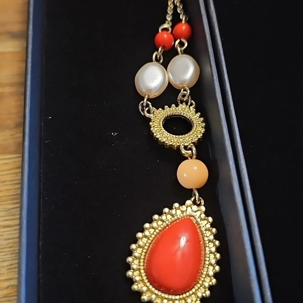 Avon Faux Pearls Orange Acrylic Beads Teardrop Pendant 16” Gold Tone Necklace